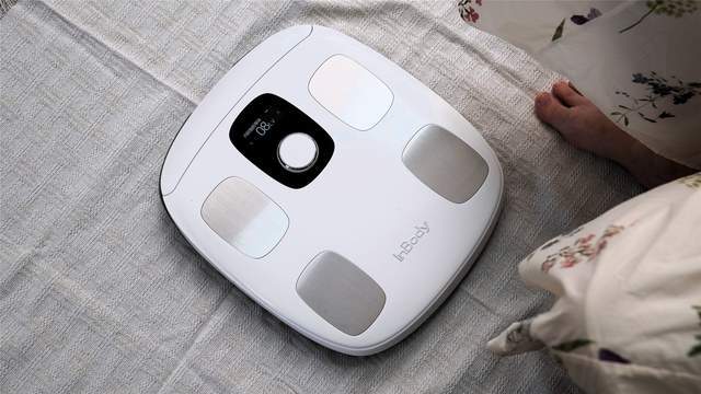 3频8电极+12项数据+97%准确率有点全面瓦力棋牌游戏InBody体脂秤H30评测:(图7) 3频8电极+12项数据+97%准确率有点全面瓦力棋牌游戏InBody体脂秤H30评测:(图7)